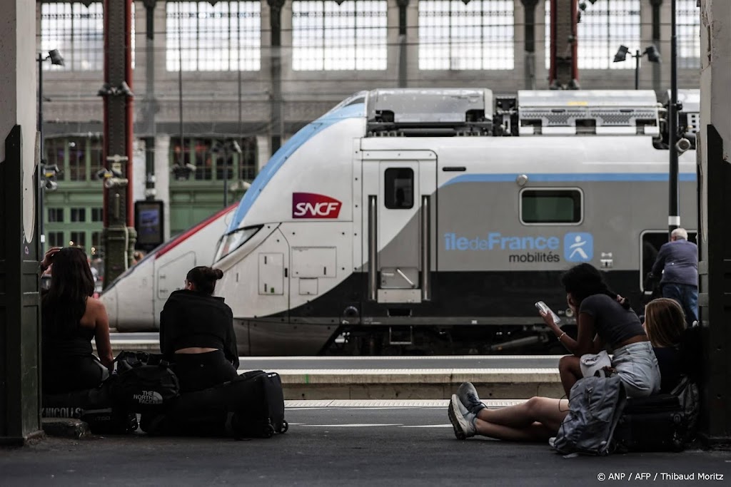 Tienduizenden gestrande TGV-reizigers na stormschade in Frankrijk