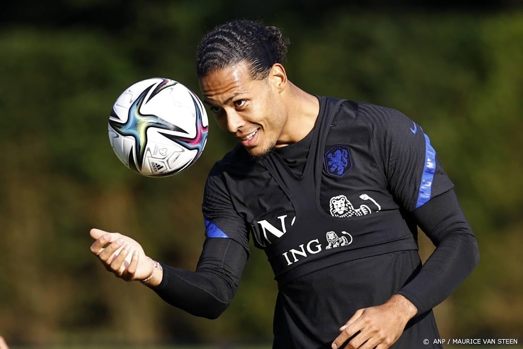 Van Dijk blijft aanvoerder van Nederlands elftal