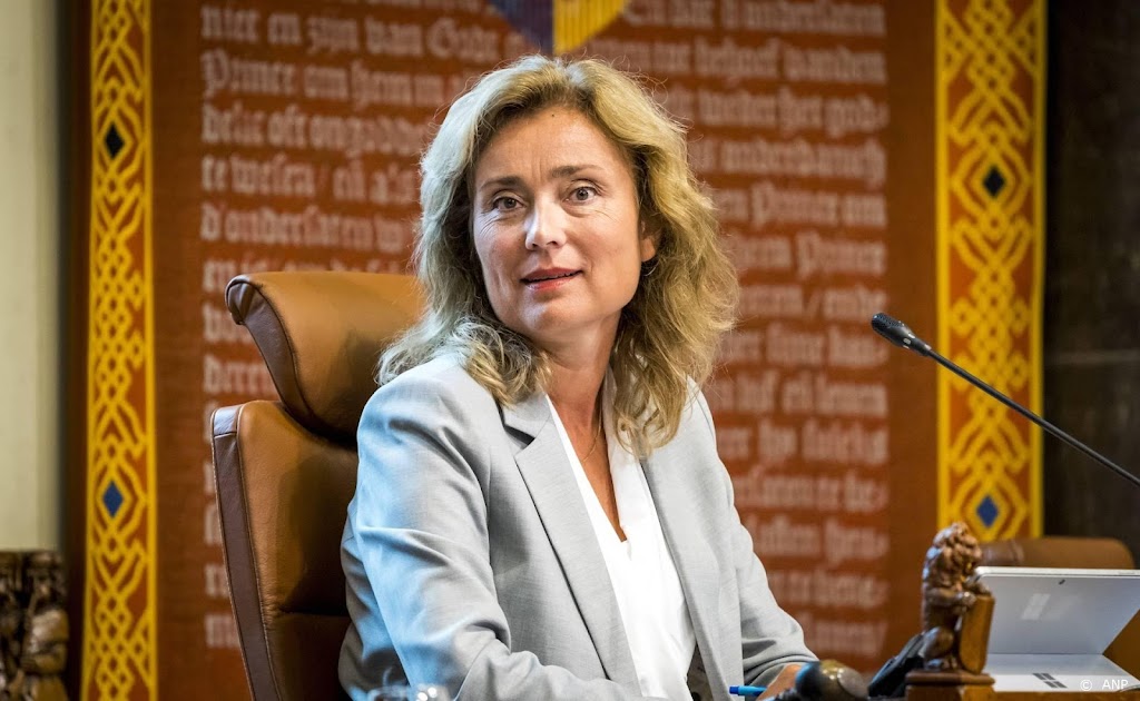 Bergkamp betreurt selectief lekken plannen Prinsjesdag