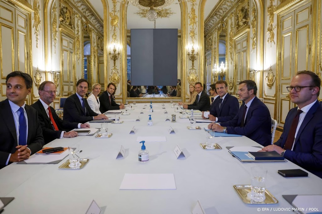 Rutte overlegt met Macron over voorkomen vluchtelingenstroom