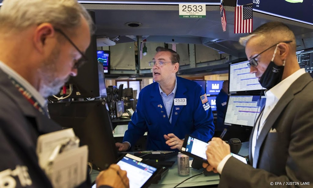 Wells Fargo en Zoom onderuit op rood Wall Street