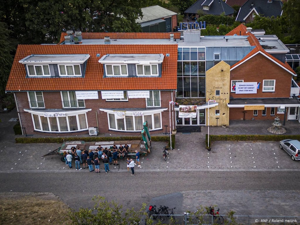 Maïskolf door ruit 'asielhotel' Albergen gegooid