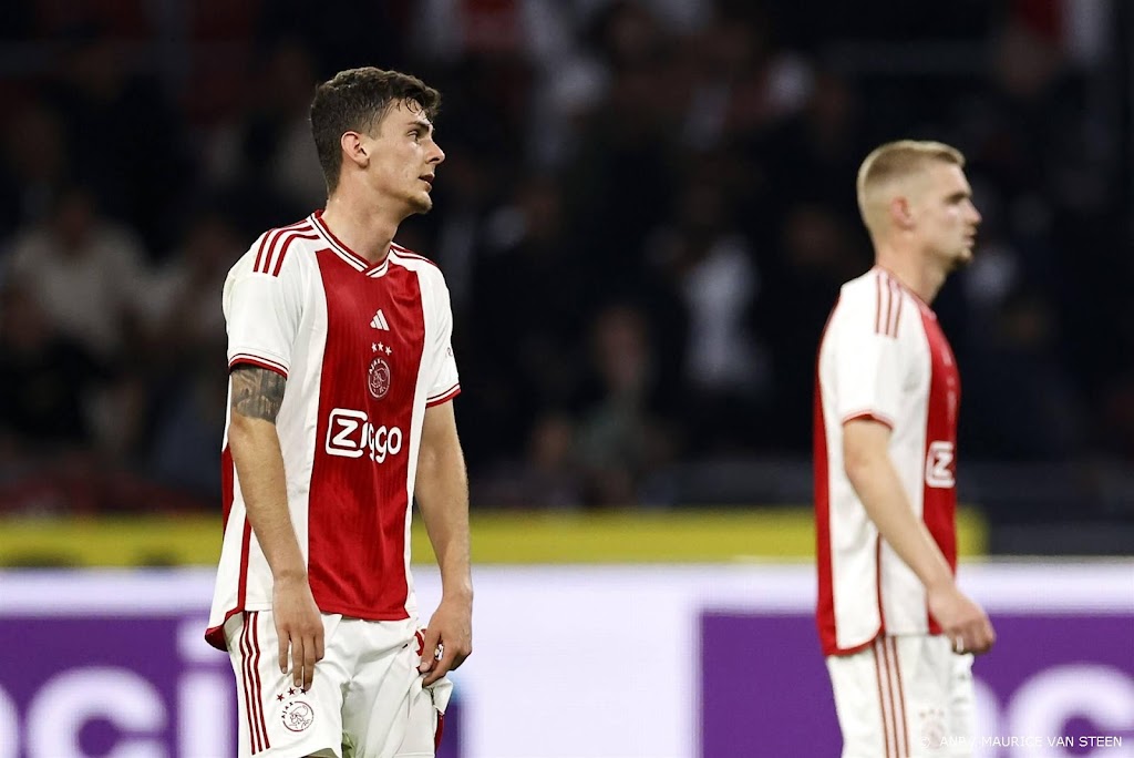 Ajax ondanks nederlaag naar groepsfase van Europa League  