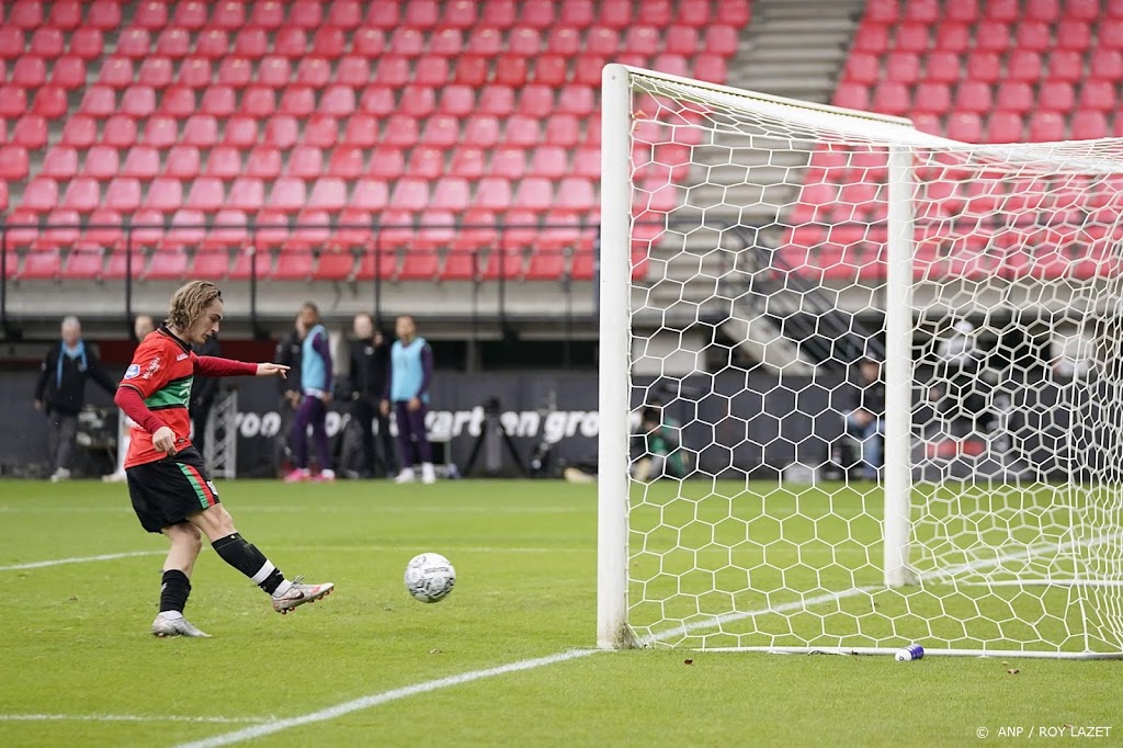 NEC wint in leeg stadion van FC Groningen