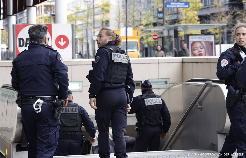 Politie schiet dreigende vrouw neer op treinstation Parijs