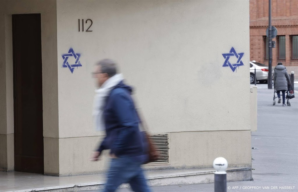 Aanklager Parijs opent onderzoek naar davidsterren op gebouwen