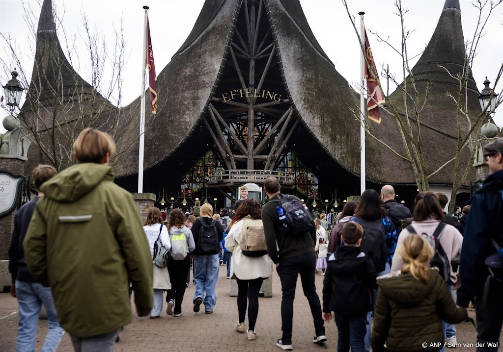Urenlange rijen voor nieuwe attractie Efteling, park langer open