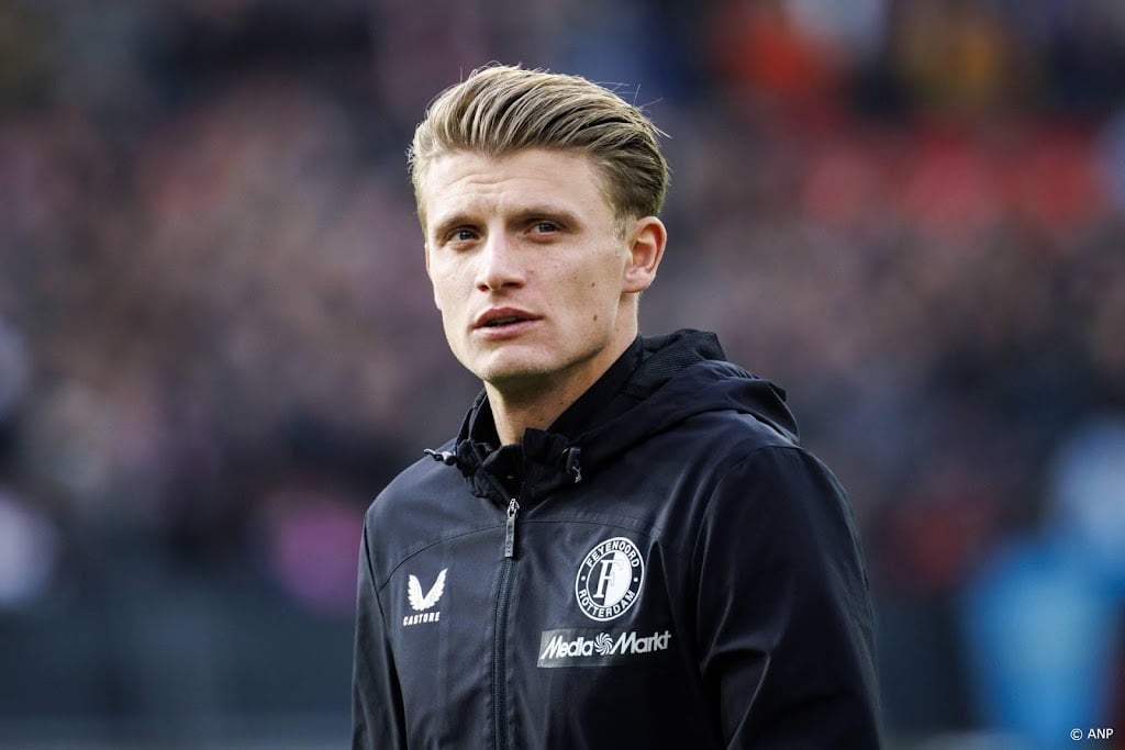 Van Persie wil niet zeggen of captain Steijn terugkeert in basis