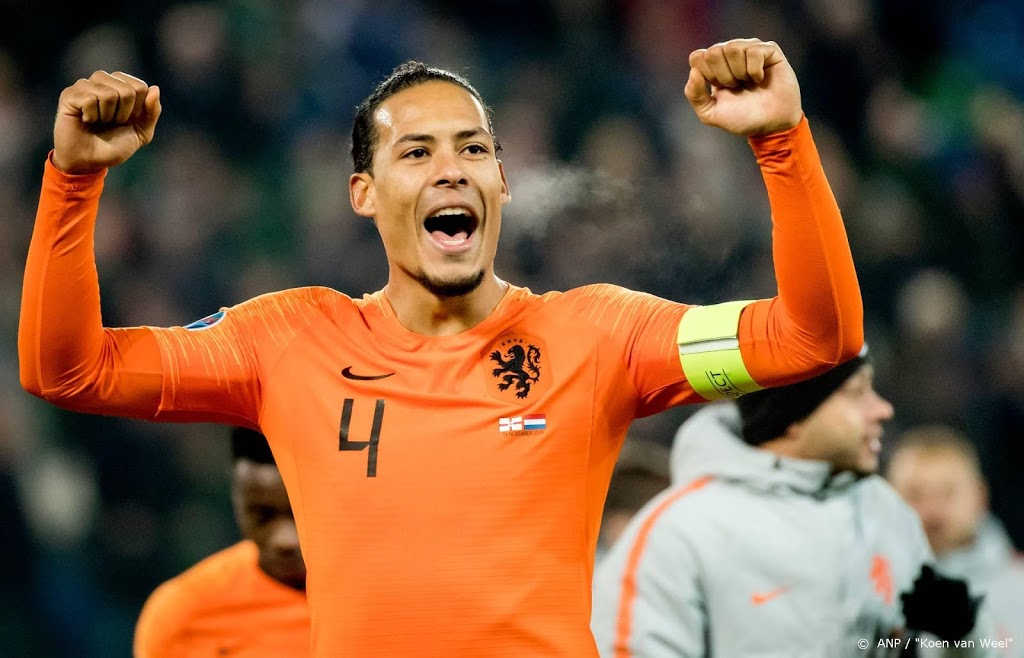 Oranje zonder Van Dijk tegen Estland