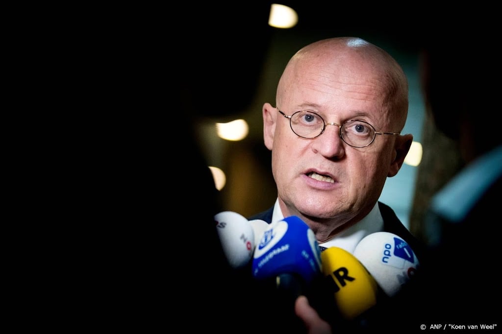 Minister eist meer actie KNVB tegen racisme