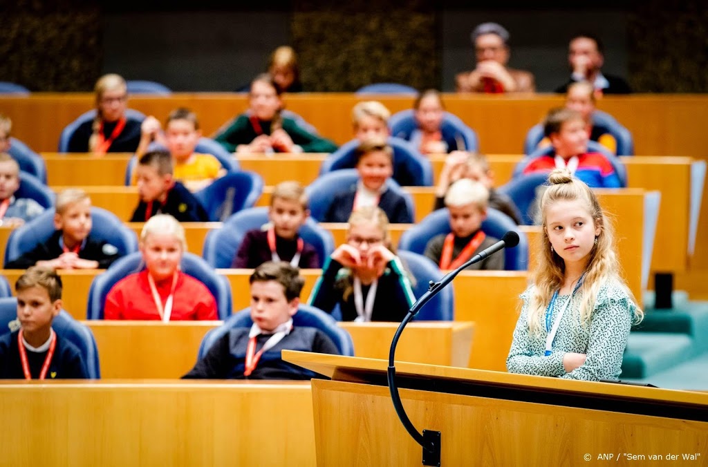 Kritische kinderen bevragen ministers in Kamer