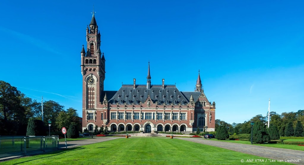 Vredespaleis licht op voor kinderrechten