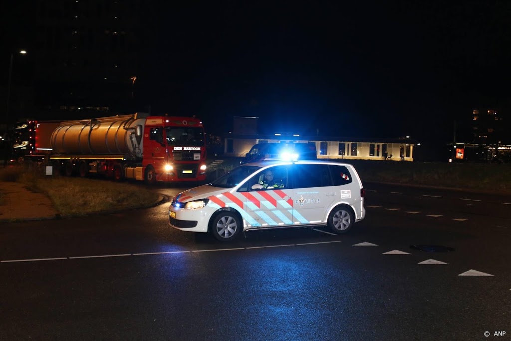 Circa 25 verstekelingen levend gevonden op veerboot