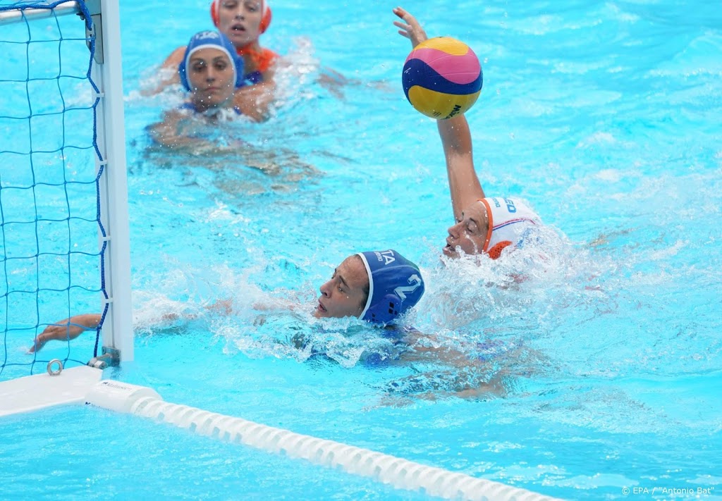 Waterpolosters na strafworpen langs Italië
