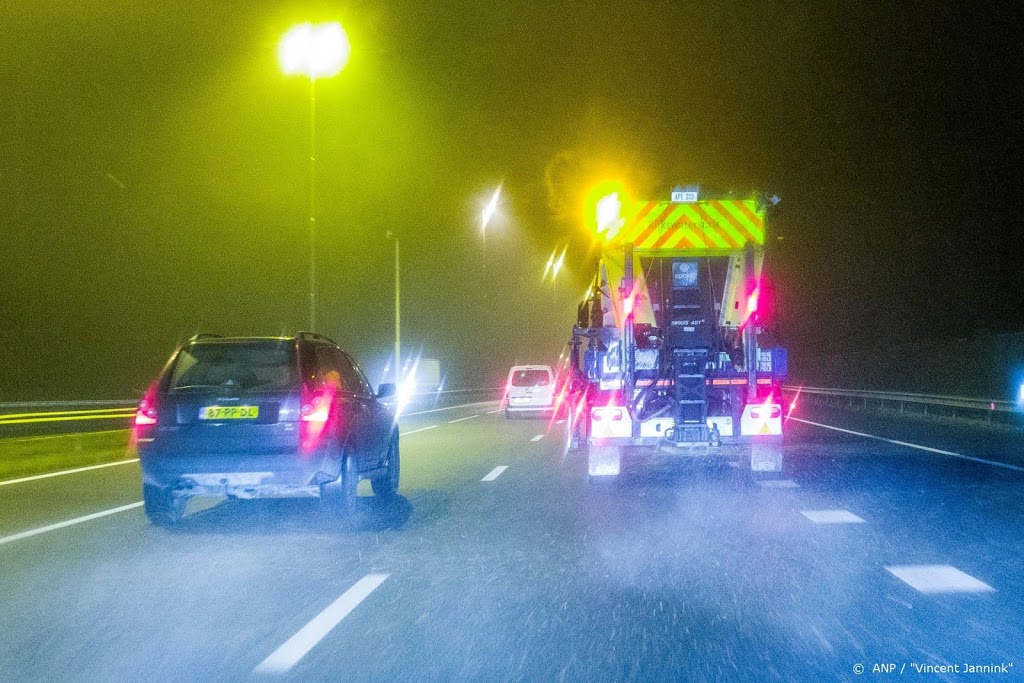 Strooiwagens in grote delen van land weg op