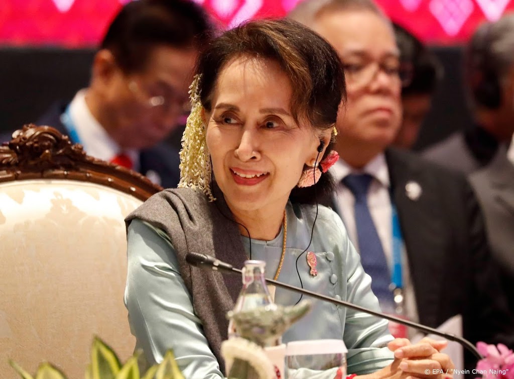 Suu Kyi wil Myanmar verdedigen in Vredespaleis