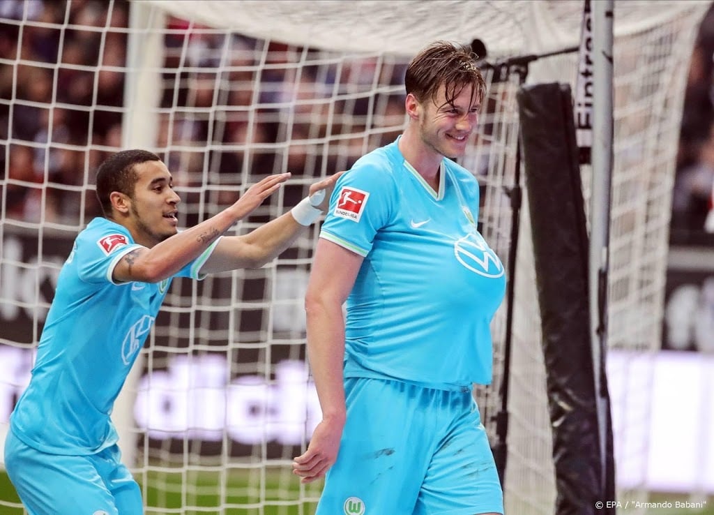 Weghorst leidt Wolfsburg langs club van Dost