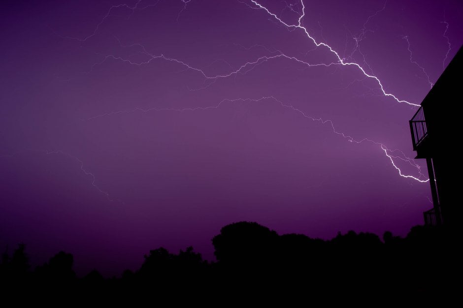 Onweer bij nacht. Foto