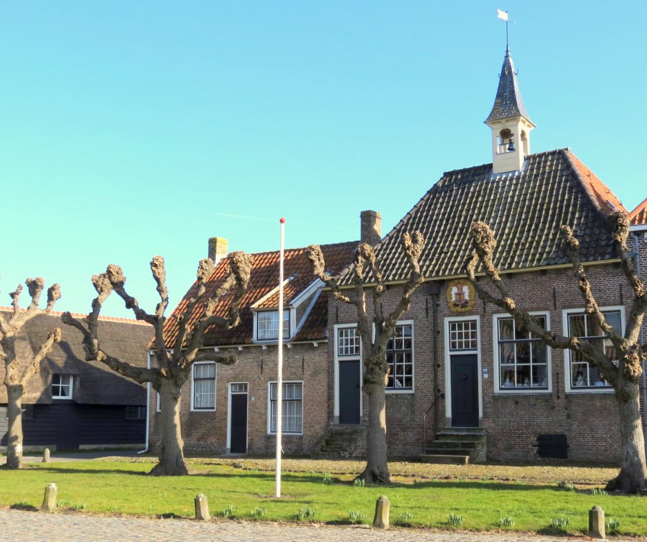 voormalig gemeentehuis...... Foto