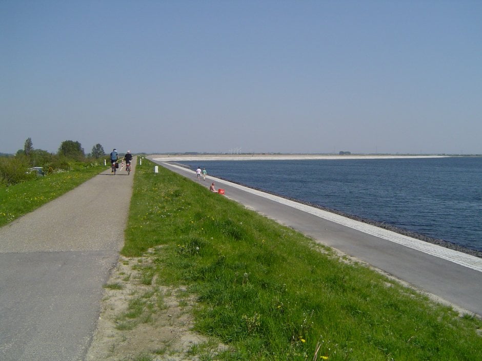 Scheiding tussen water en land. | ZeelandNet Foto
