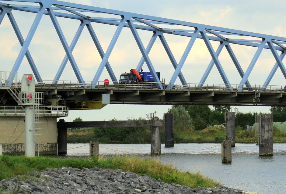 over de brug bij Sas van Gent... Foto over de brug bij Sas van Gent... Foto