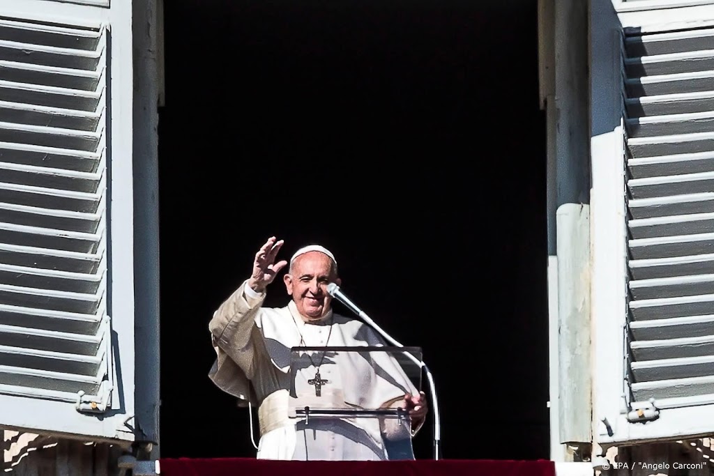 Paus vraagt meer respect voor vrouw