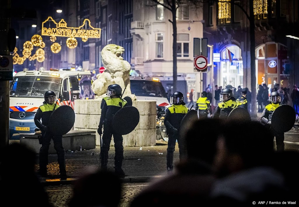 Politie arresteert 27 mensen rond oud en nieuw in Amsterdam