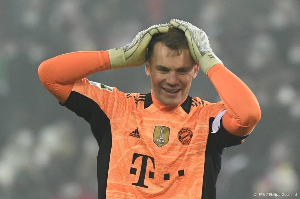 Doelman Neuer test positief bij Bayern na terugkeer van vakantie