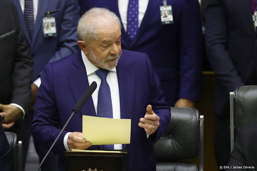 Nieuwe president Brazilië dreigt voorganger over corona-aanpak