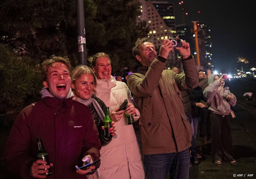 Meer dan 120.000 mensen zien vuurwerkshows Rotterdam en Amsterdam