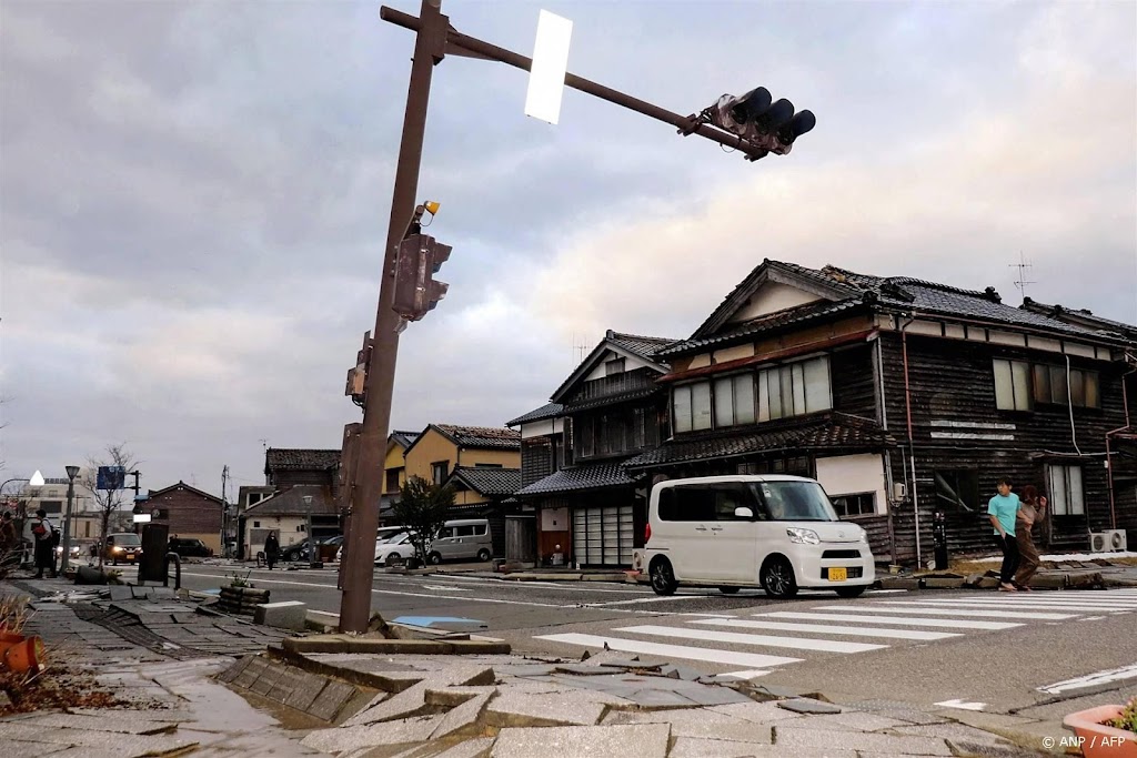Japan schaalt grote tsunamiwaarschuwing af