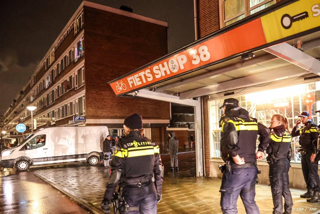 Drukke jaarwisseling in Amsterdam met vijf keer inzet ME