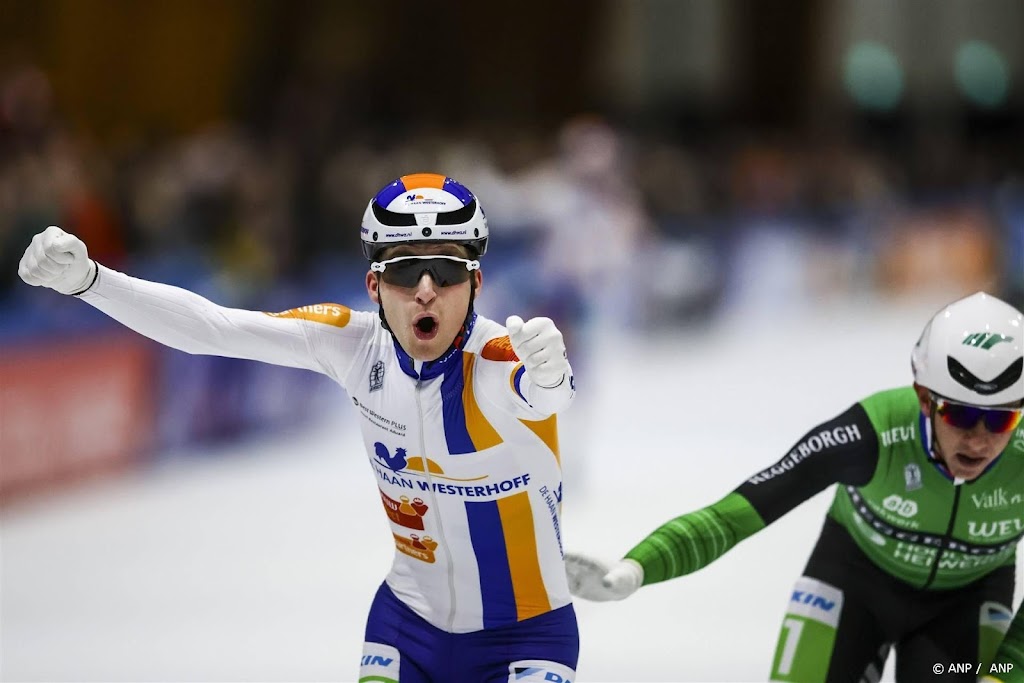 Ter Haar profiteert van valpartij en schaatst naar marathontitel