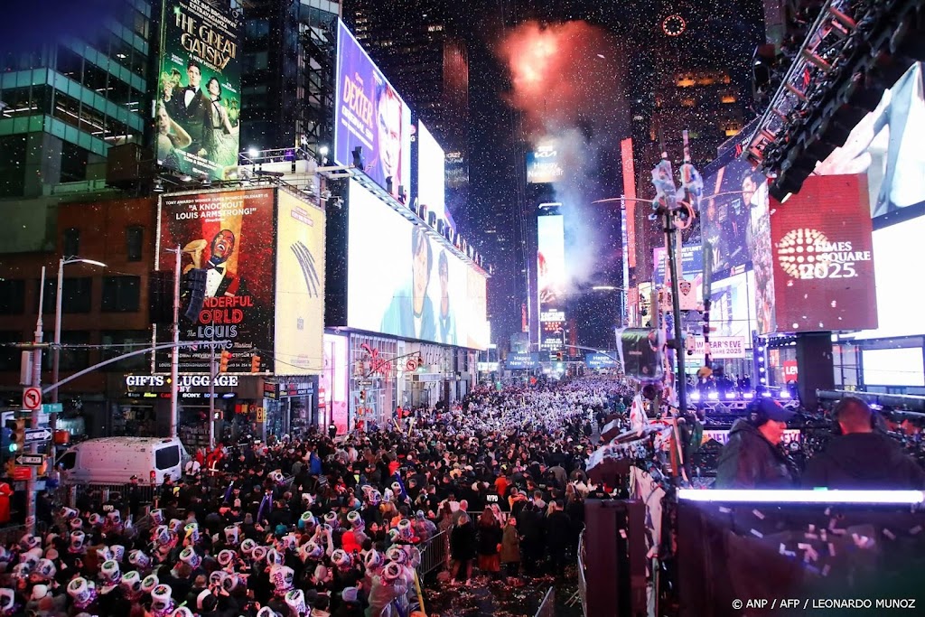 Ook in New York 2025 ingeluid met traditionele ball drop 