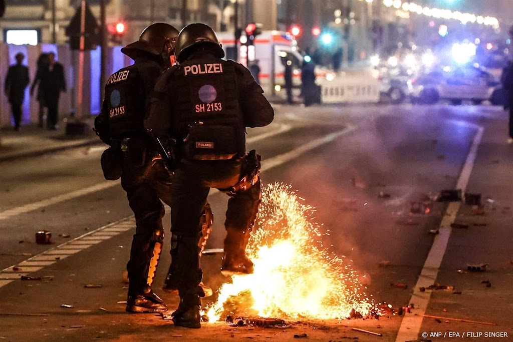 Berlijnse politie verricht met jaarwisseling 330 aanhoudingen
