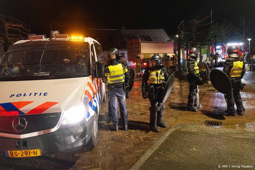 Politie: rumoerige jaarwisseling met heftige incidenten