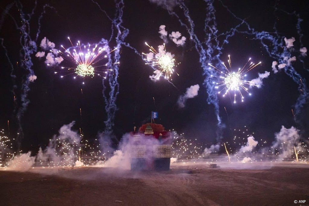 Aanhouding in Den Haag, agenten met vuurwerk bekogeld 