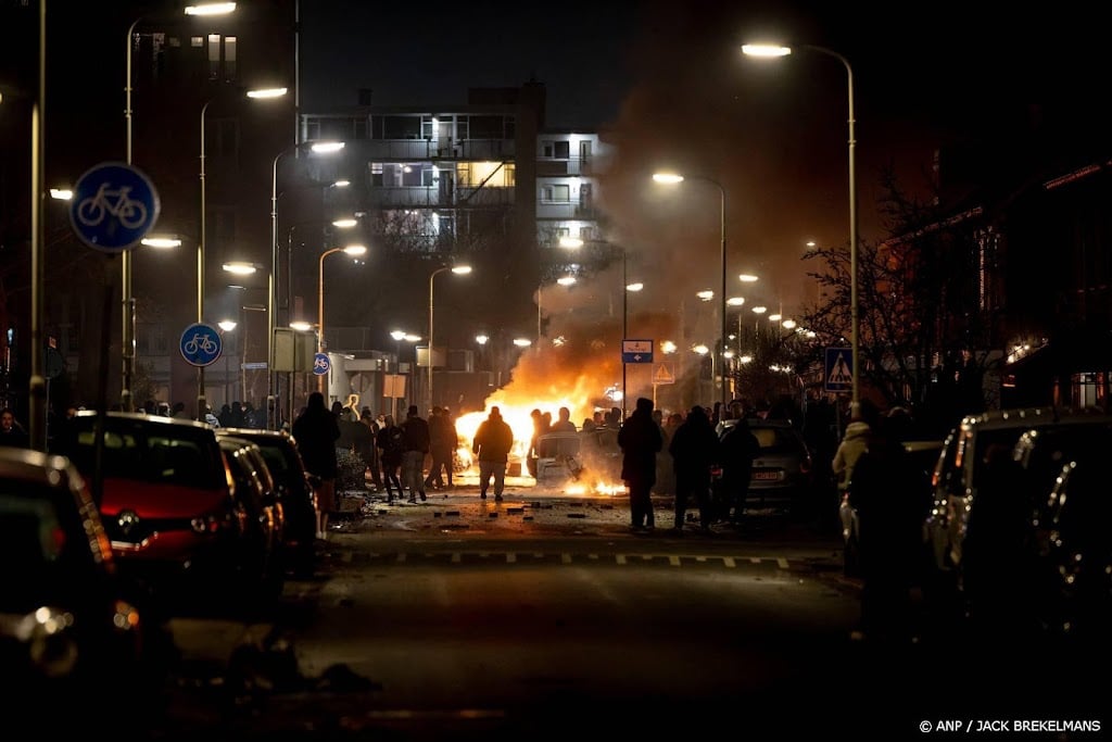 Politie in Breda bekogeld met molotovcocktails
