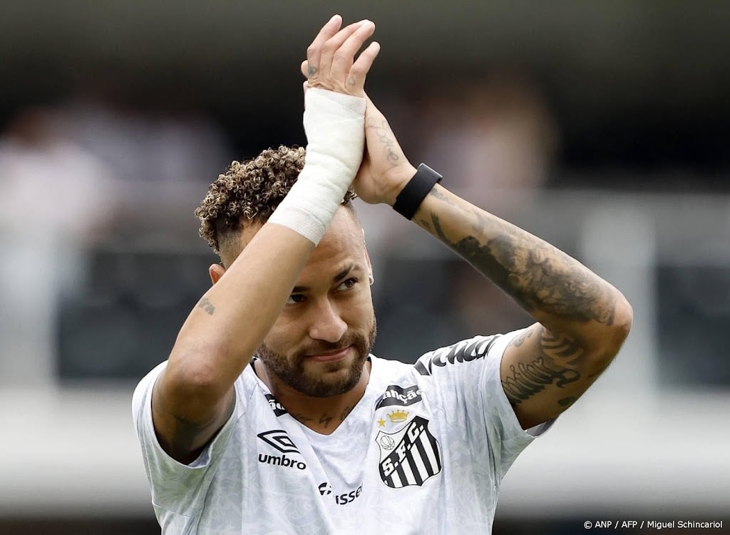Neymar verlengt alsnog contract bij FC Santos met een jaar
