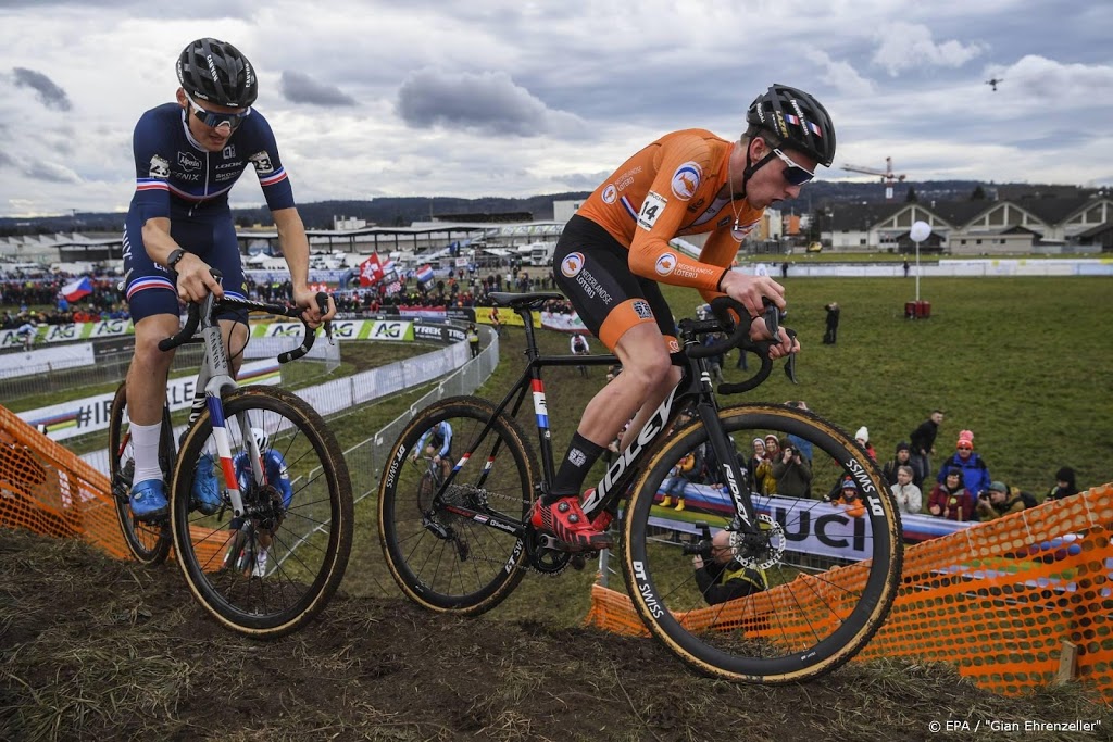 Veldrijder Kamp wereldkampioen bij beloften 