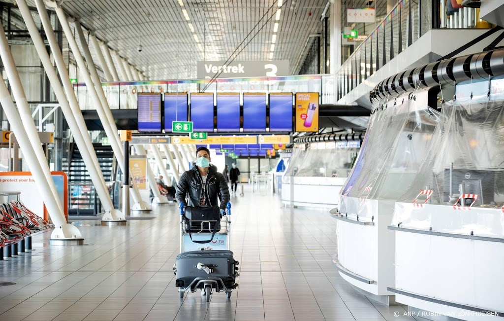 Passagiersstroom luchtvaart met 71 procent geslonken