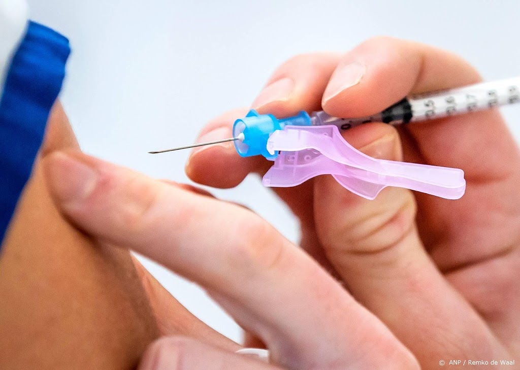 CNV wil 'harde toezeggingen' over testen en vaccinaties leraren