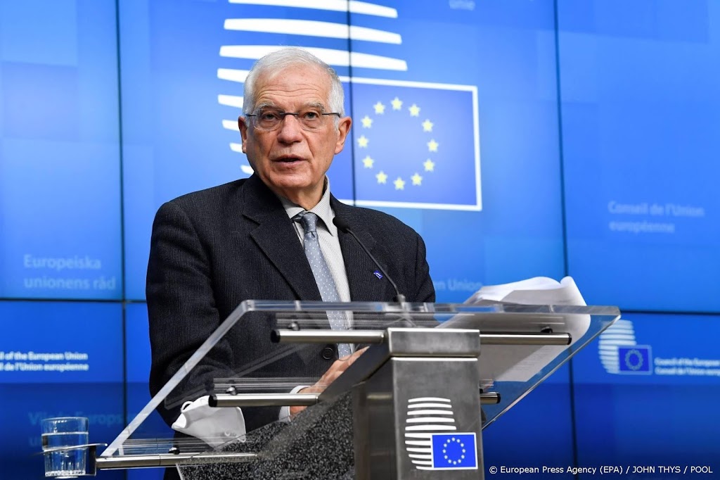 Buitenlandchef EU overlegt met helpers Navalni over bezoek in cel