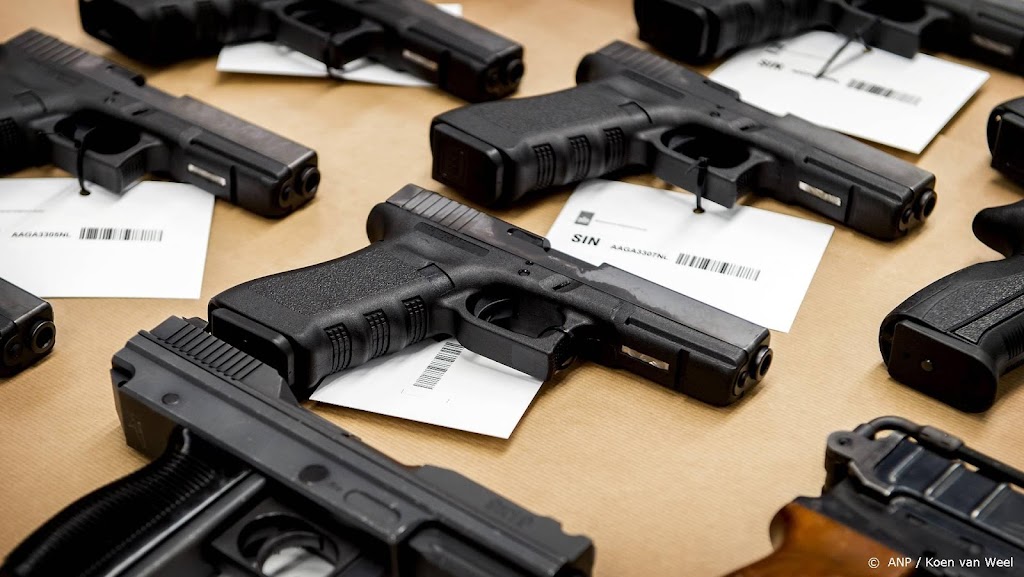 Duitse politie ontdekt wapenarsenaal na dood agenten