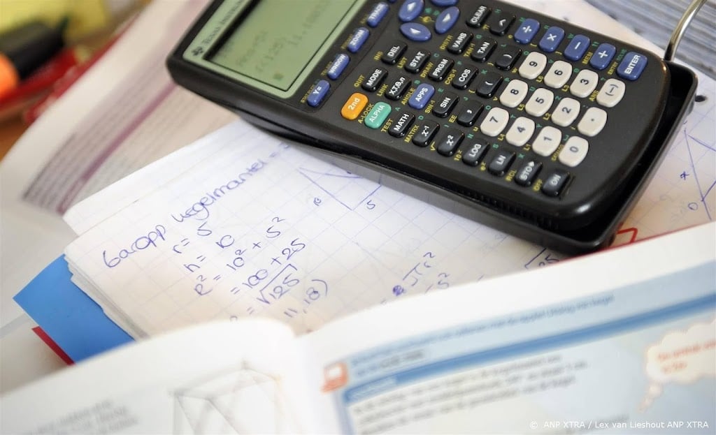 CDA en SP: laat rekenmachines langer mee gaan op school