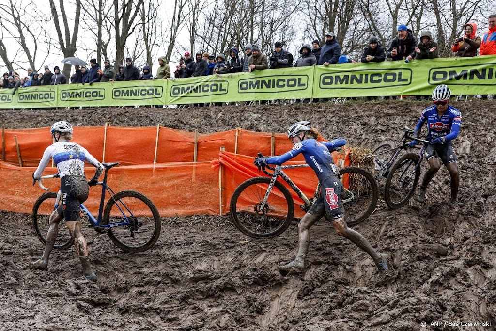 Overmacht jonge veldrijdsters verbaast bondscoach De Knegt niet