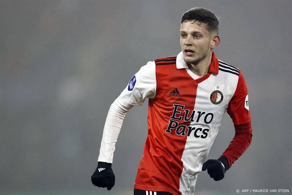 Feyenoord mist tegen PSV aan knie geblesseerde Szymanski