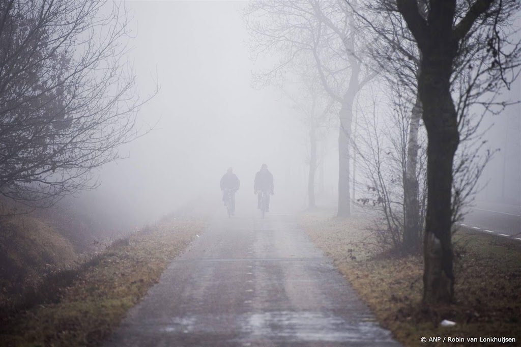 Mist trekt op in zuiden en oosten, in noordwesten nog code geel