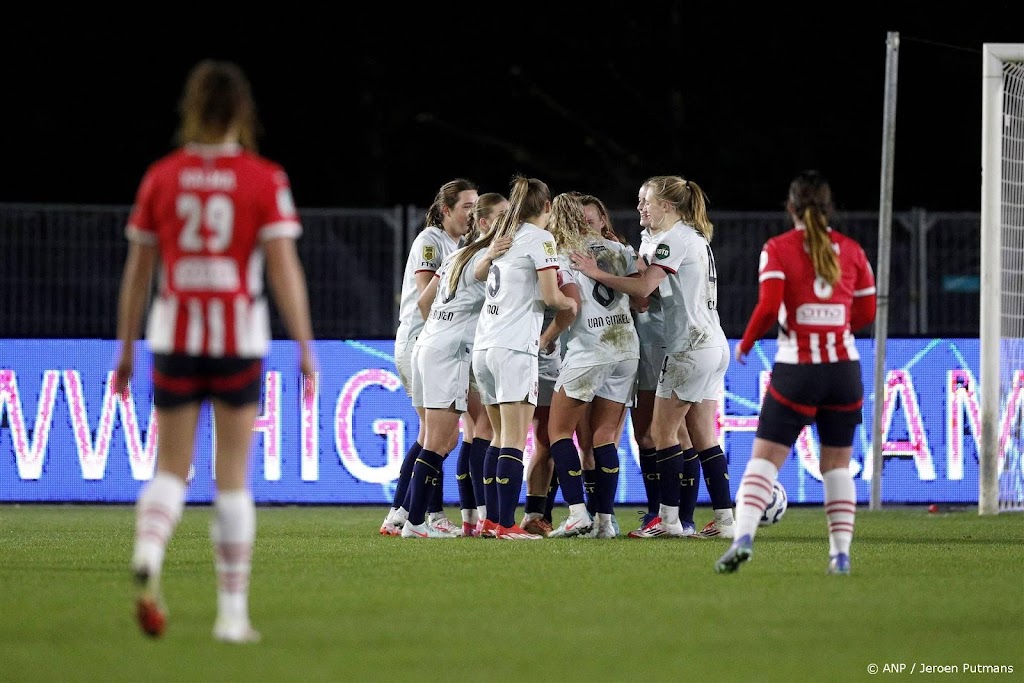 Voetbalsters PSV laten ook tegen FC Twente punten liggen