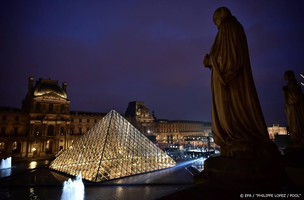 Louvre in Parijs blijft dicht vanwege coronadreiging